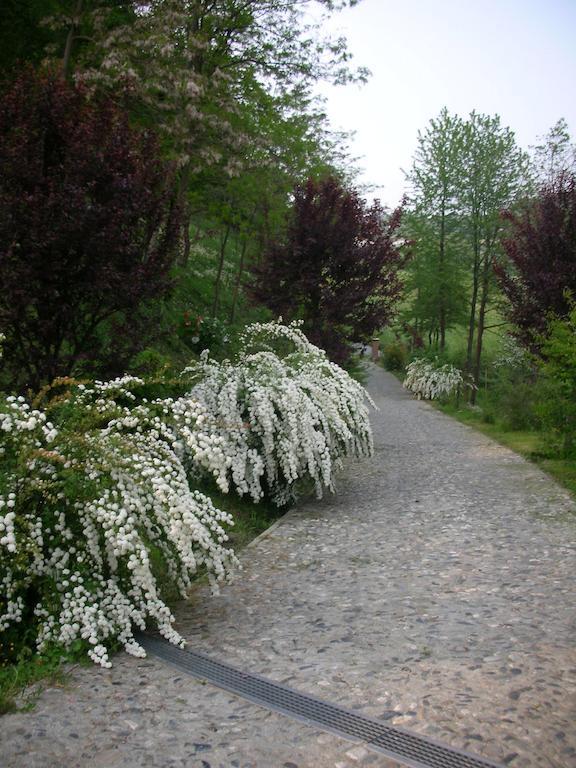 Cascina Nel Bosco Bed & Breakfast Moncucco Torinese ภายนอก รูปภาพ